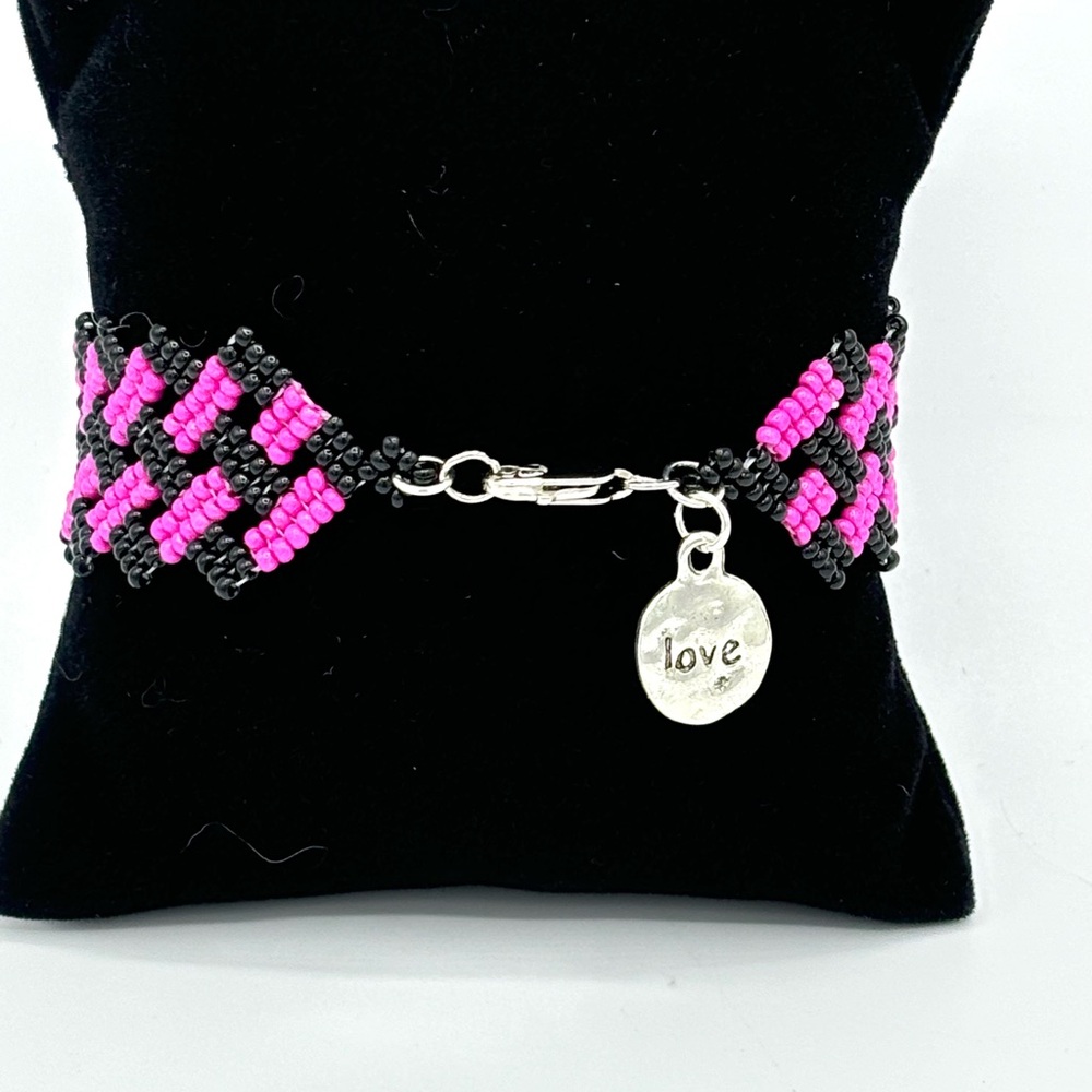Hand Crafted Basket Weave Beaded Bracelet Fuchsia and Black - Picture 10 of 10